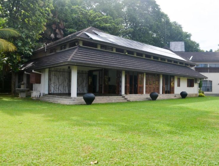 Lake front Harmonie Villa in Moratuwa