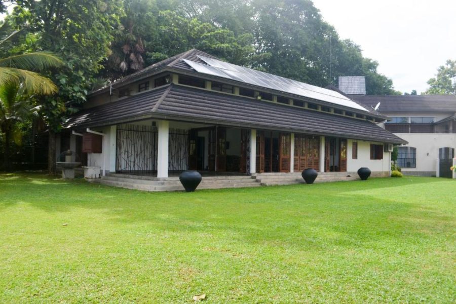 Lake front Harmonie Villa in Moratuwa