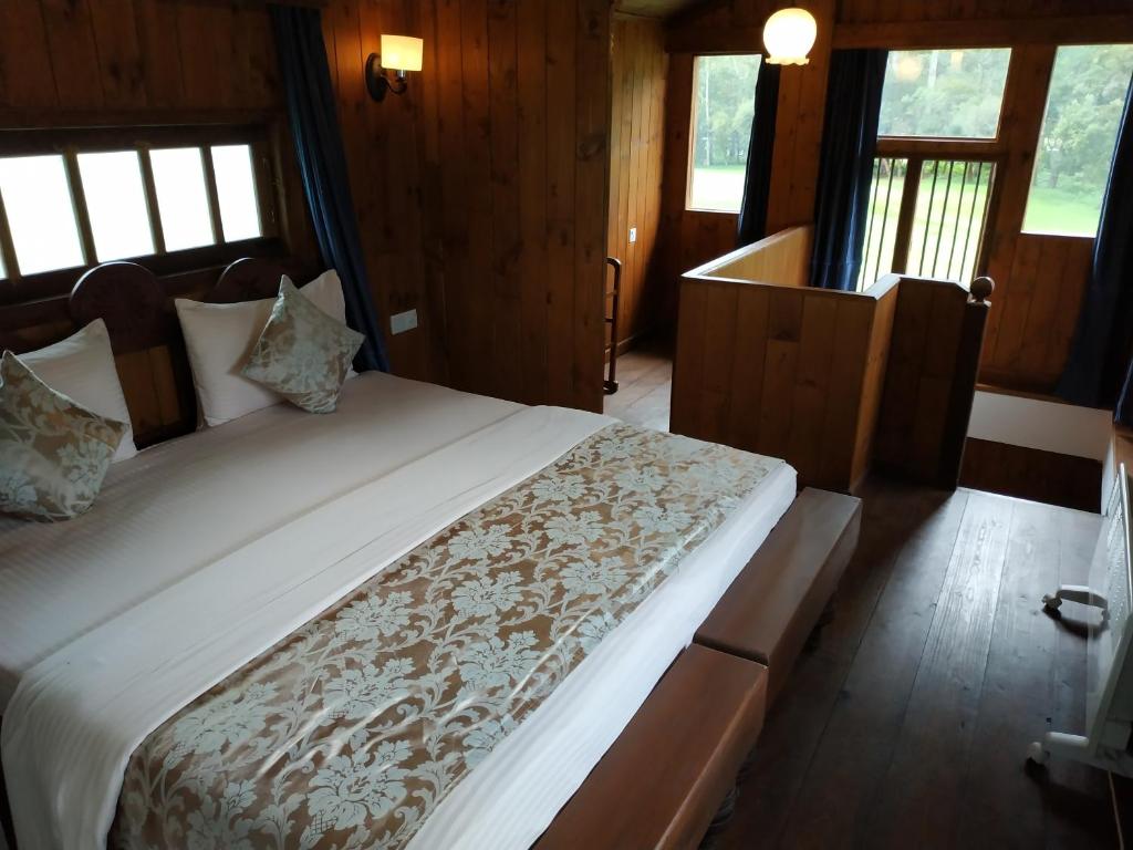 8 Bedroom Bungalow In Nuwaraeliya