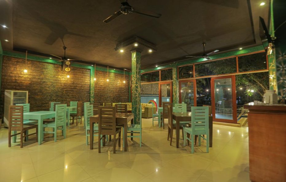 Seaside Retreat: 12-Bedroom Luxury Hotel Negombo