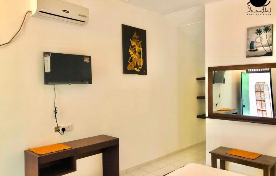 Seaside Retreat: 12-Bedroom Luxury Hotel Negombo