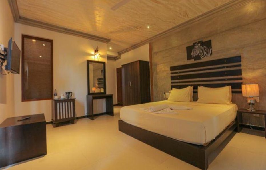 Seaside Retreat: 12-Bedroom Luxury Hotel Negombo