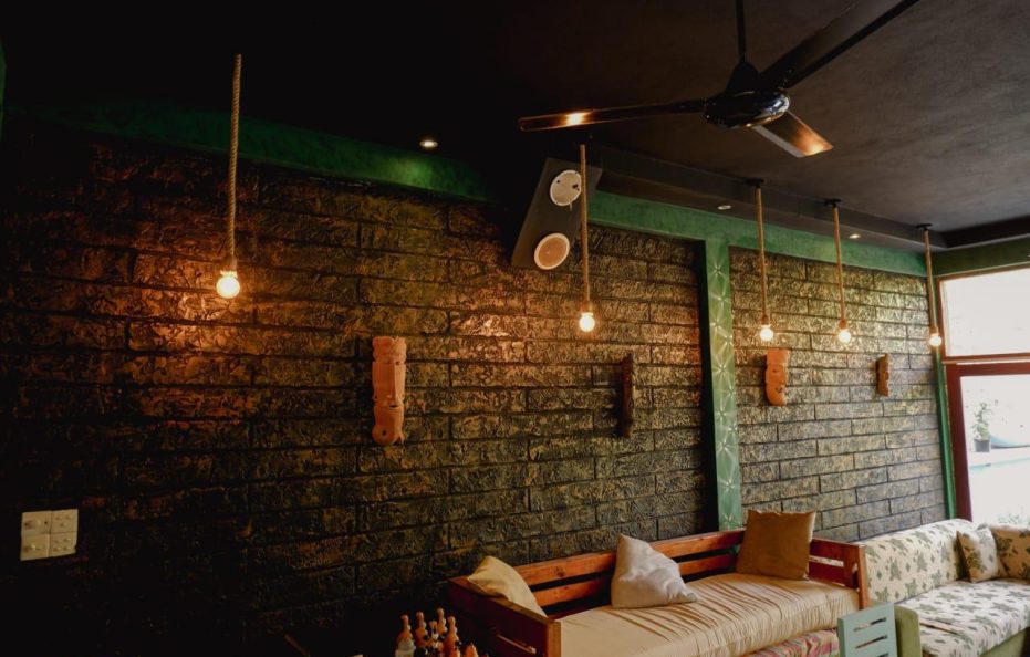 Seaside Retreat: 12-Bedroom Luxury Hotel Negombo