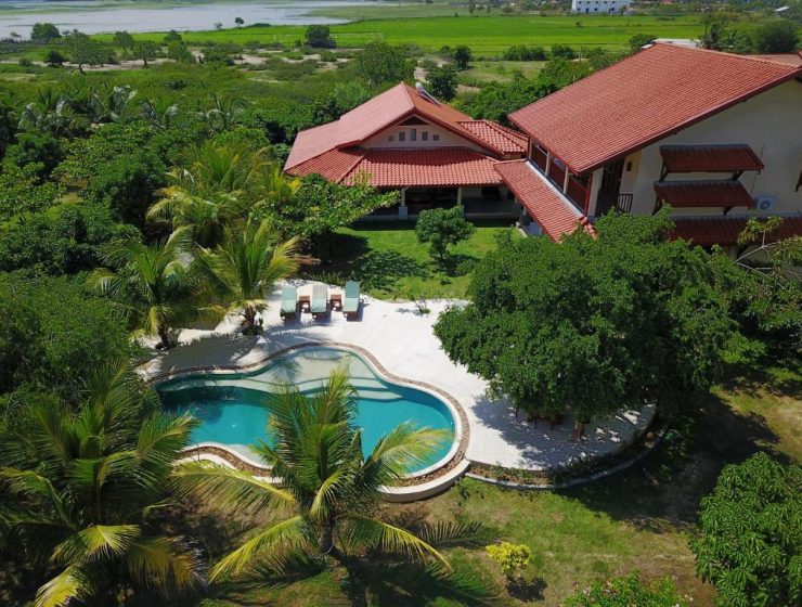 Villa in Yala with a pool