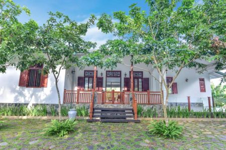 4 Bedroom Villa with pool in Galle