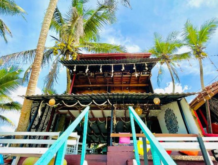 4 bedrooms beachfront hotel in Galle