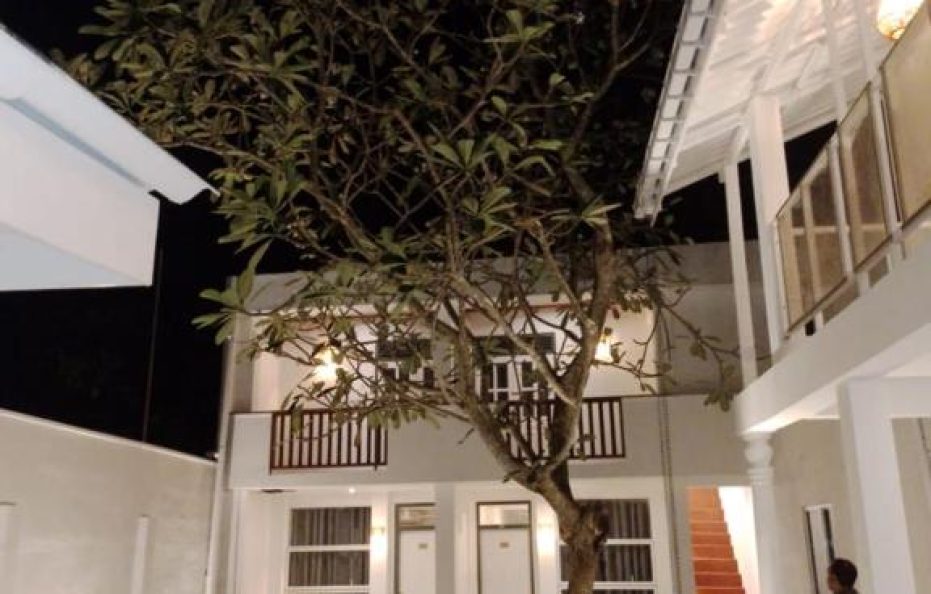 11 Bed Rooms Hotel Mirissa