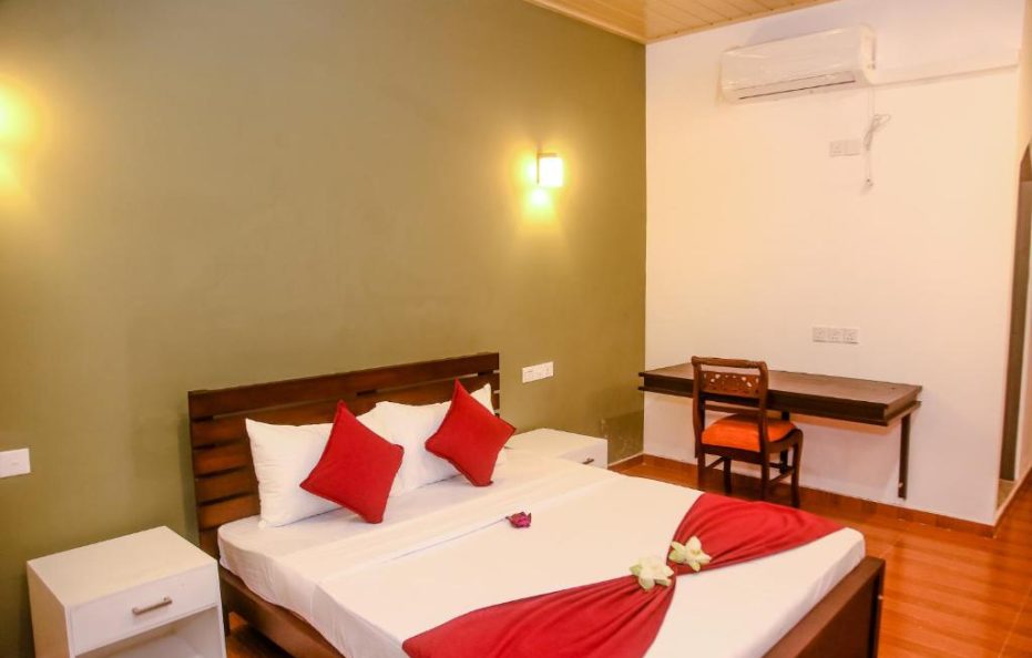 11 Bed Rooms Hotel Mirissa