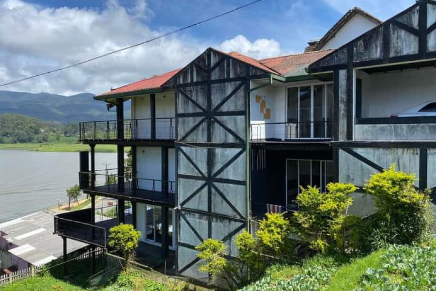 8 BR Lake Front Villa Nuwara Eliya
