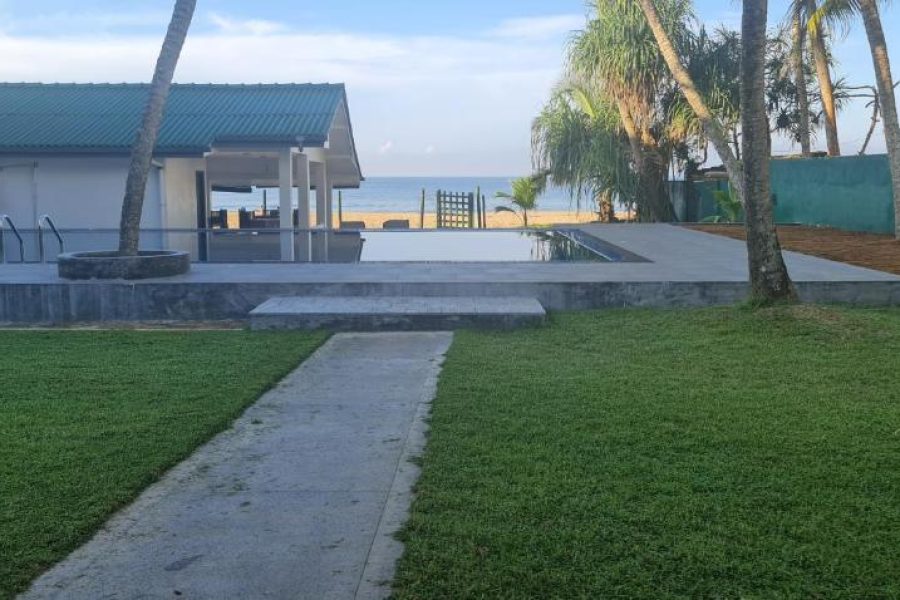 beachfront villa in Hikkaduwa