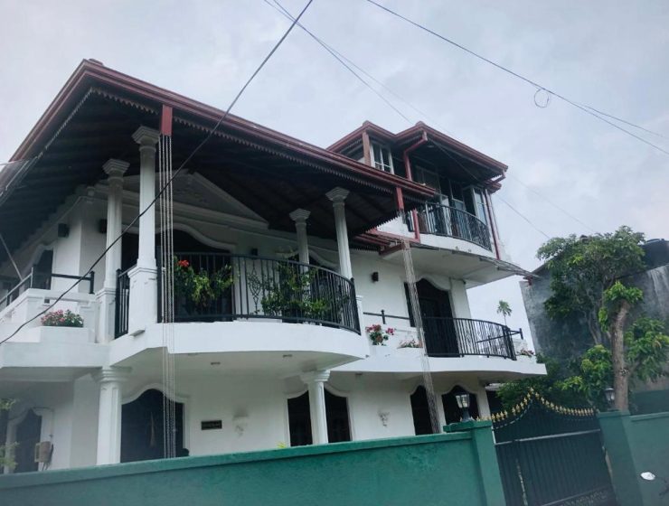 The Lunar Lodge, Aluthgama