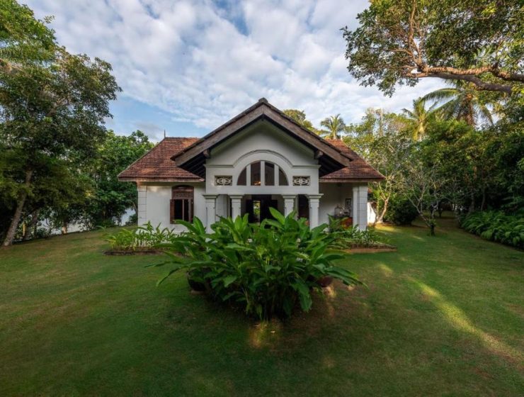 3 Bedrooms Luxury Villa In Hikkaduwa