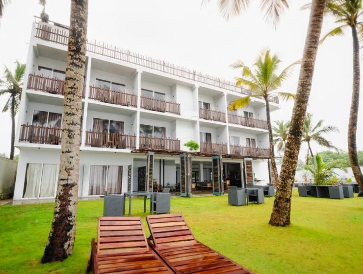 12 Bedroom Beachfront Villa Induruwa