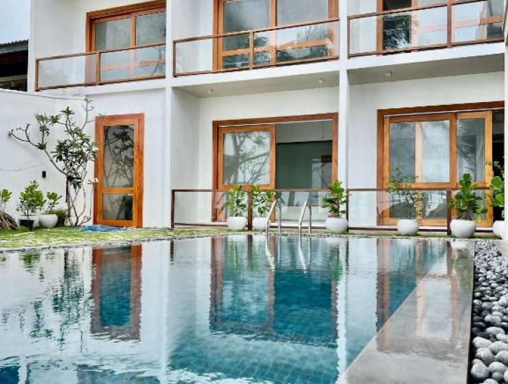 8 Bedroom Beachfront villa in Ahangama