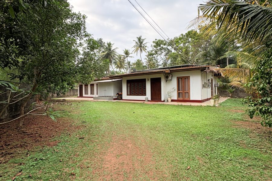 5BR House near Hikkaduwa – 1km to Akurala Beach